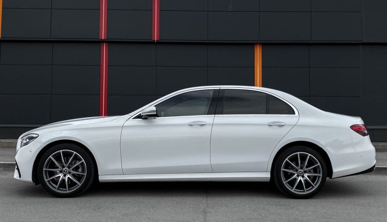 Mercedes-Benz E200 4MAT AMG